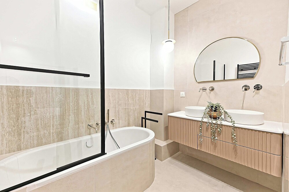 new flat with ac porte maillot arc de triomphe
