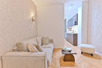 new flat with ac porte maillot arc de triomphe