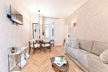 new flat with ac porte maillot arc de triomphe