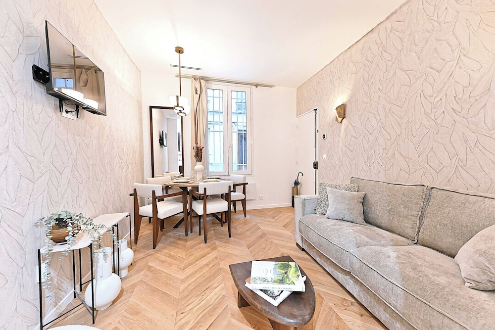 new flat with ac porte maillot arc de triomphe