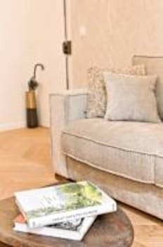 new flat with ac porte maillot arc de triomphe