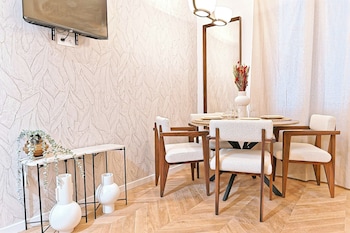 new flat with ac porte maillot arc de triomphe