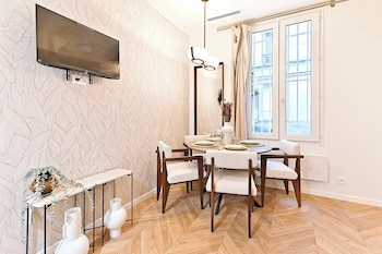 new flat with ac porte maillot arc de triomphe
