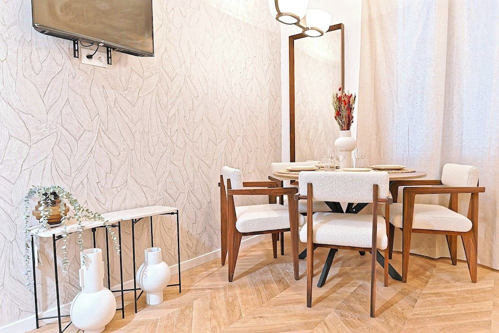 new flat with ac porte maillot arc de triomphe