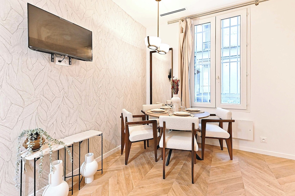 new flat with ac porte maillot arc de triomphe