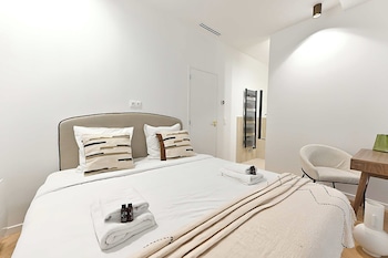 new flat with ac porte maillot arc de triomphe