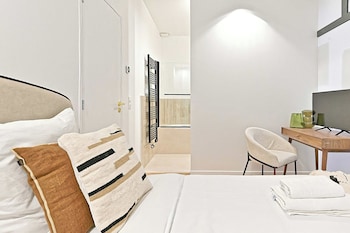 new flat with ac porte maillot arc de triomphe