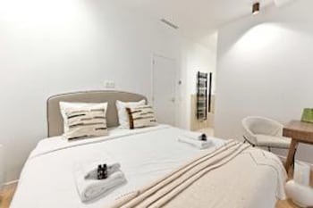 new flat with ac porte maillot arc de triomphe