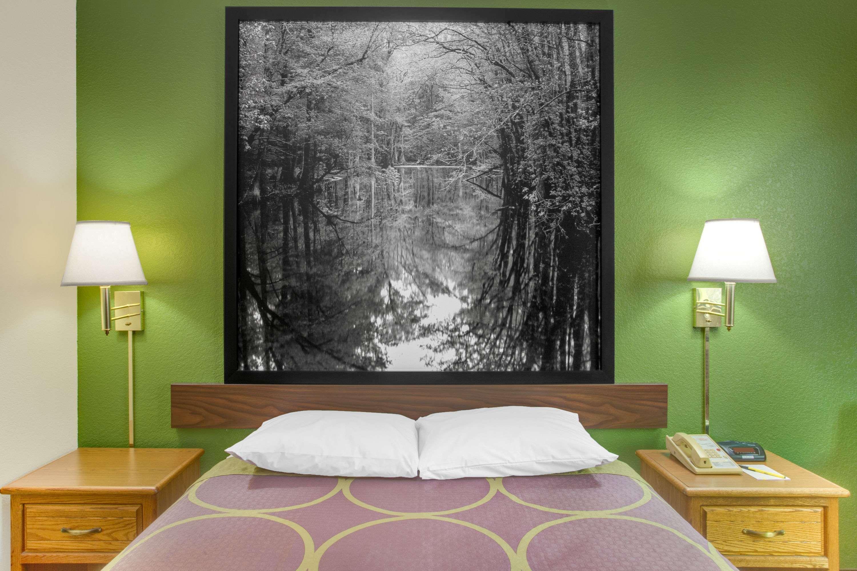 Super 8 By Wyndham Radford Va,Haven Heights>>Blacksburg,2 star