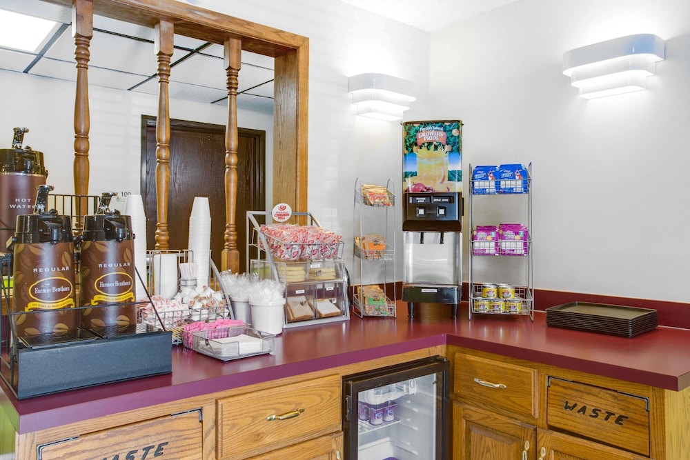 Super 8 By Wyndham Radford Va,Haven Heights>>Blacksburg,2 star