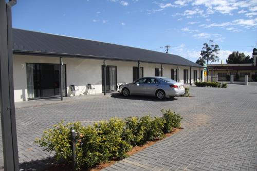 red earth motel