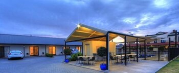 red earth motel
