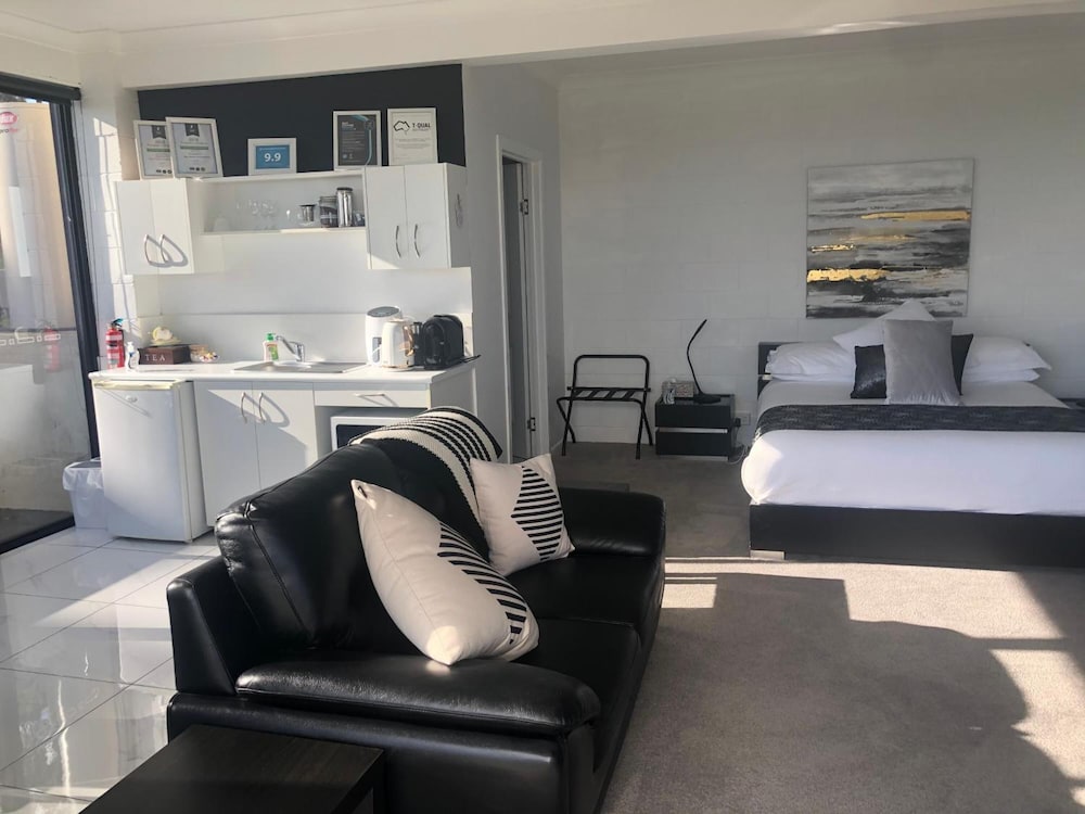 Sheer Pleasure Accommodation (Adults Only),Glenorchy>>Forest,3 star
