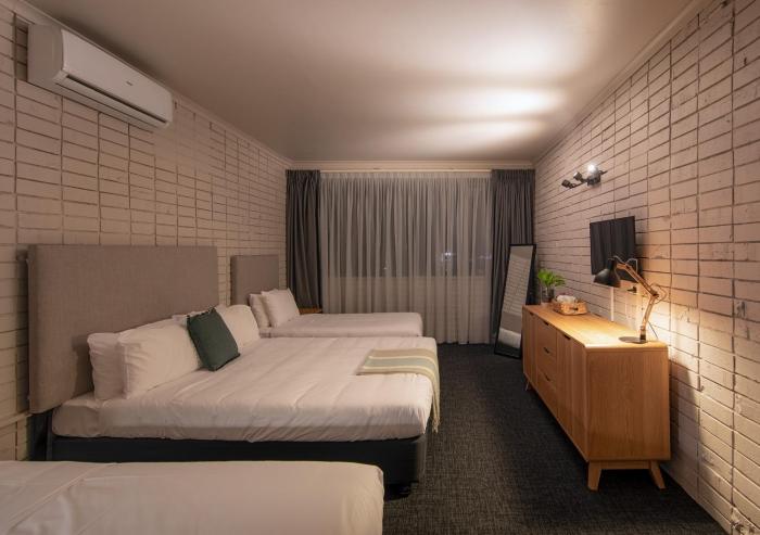 palms hotel motel chullora