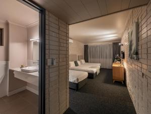 palms hotel motel chullora