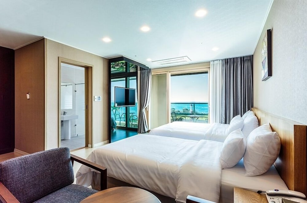 rich hotel