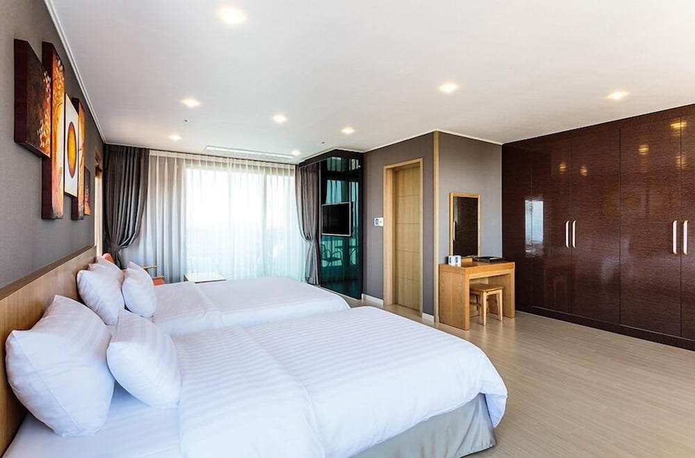 rich hotel