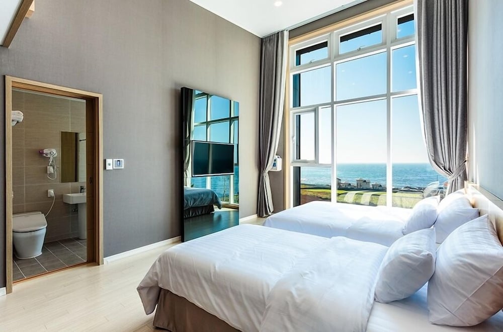 rich hotel