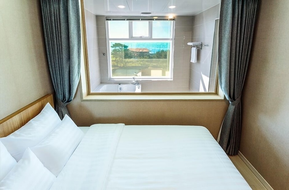 rich hotel