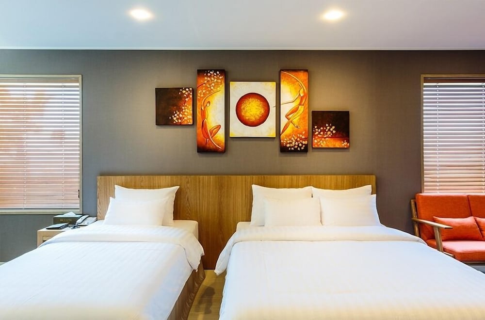 rich hotel
