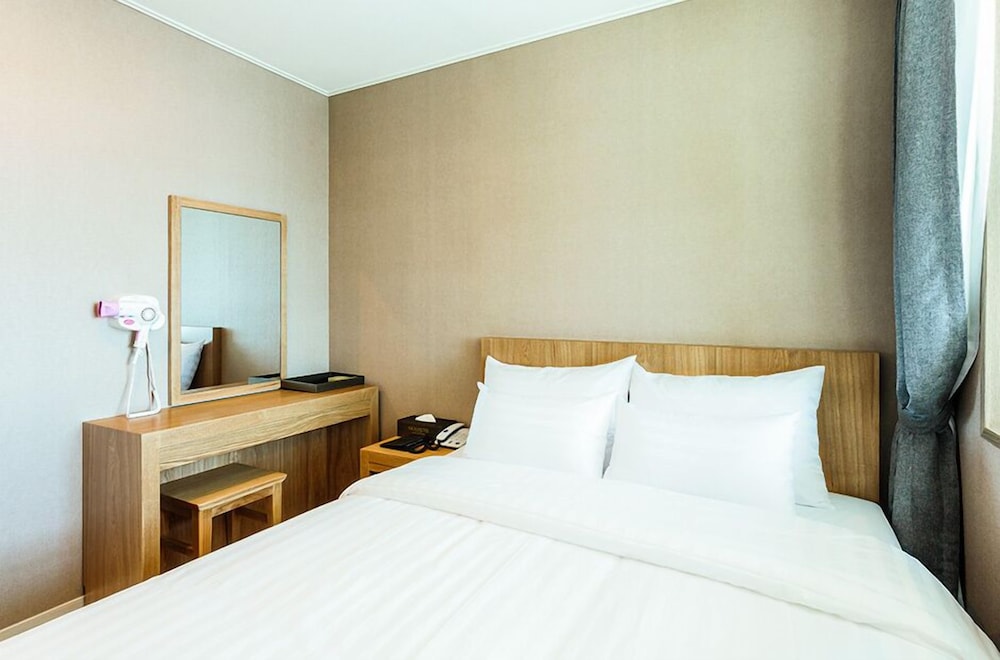 rich hotel