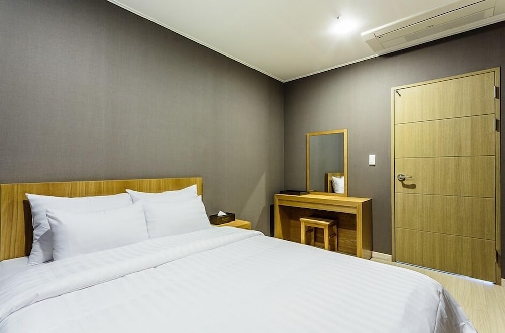 rich hotel