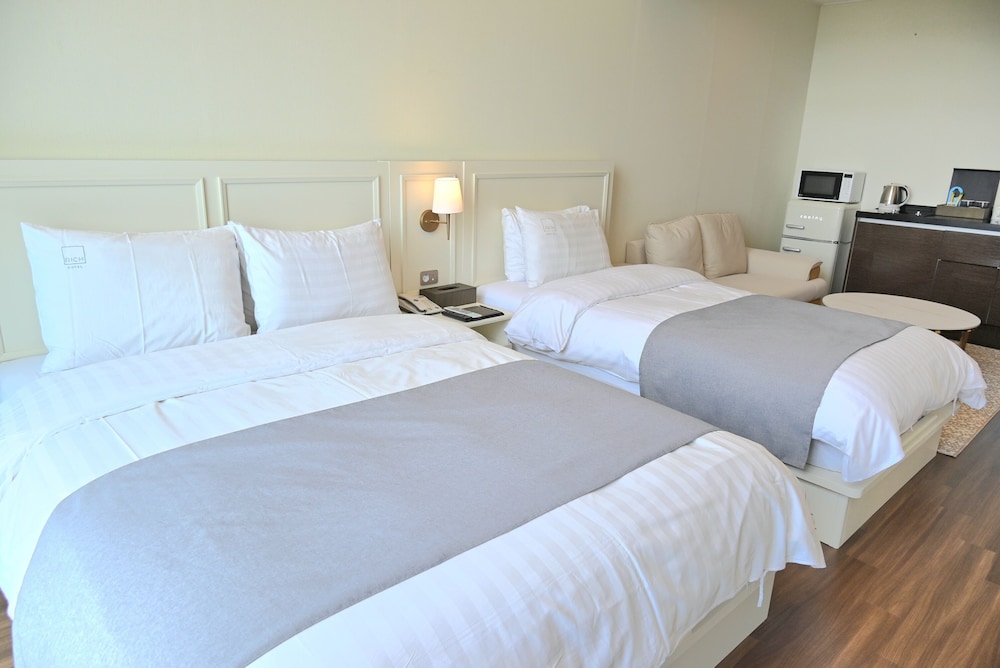 rich hotel