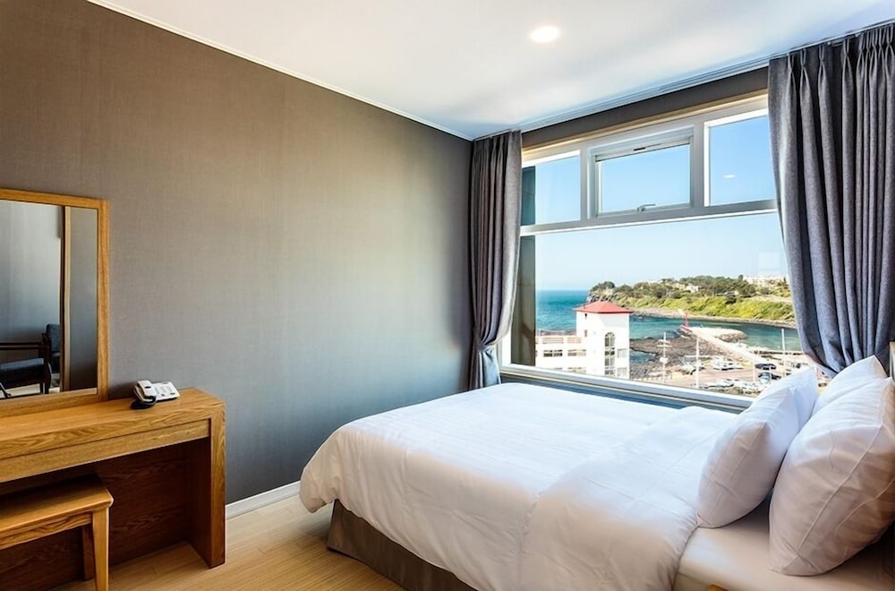 rich hotel
