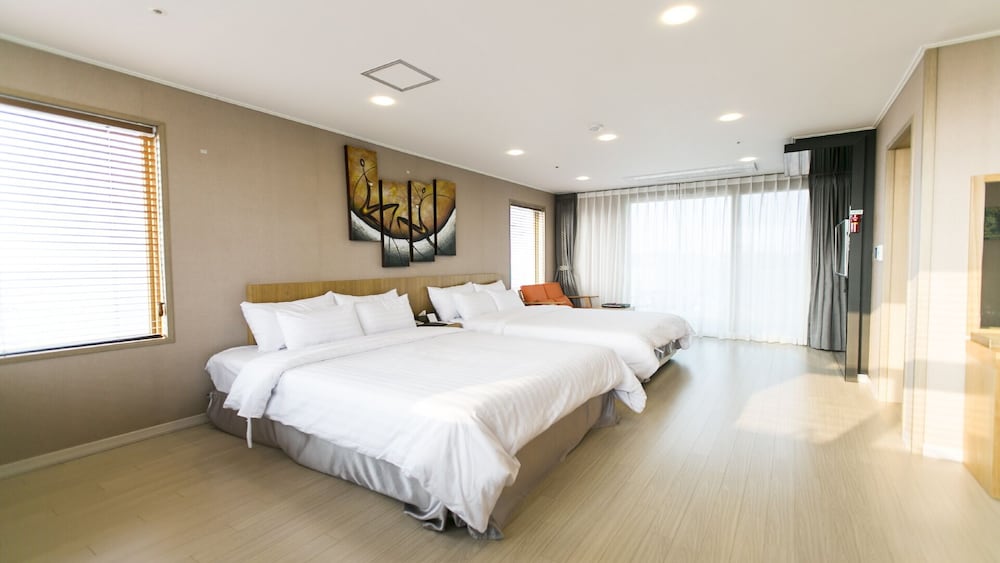 rich hotel