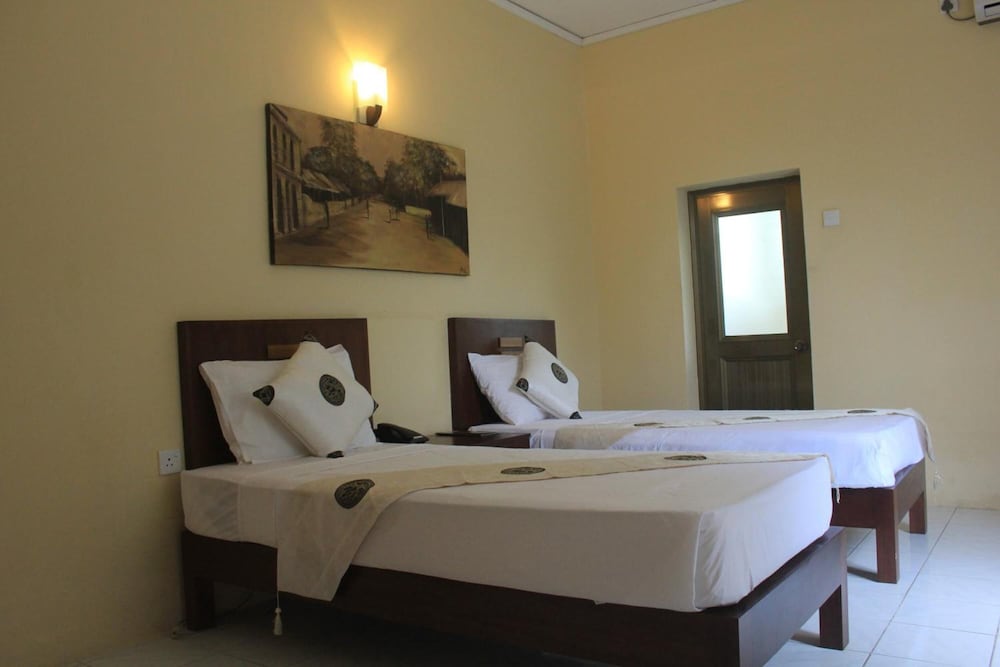 grand 7 hotel thalawathugoda