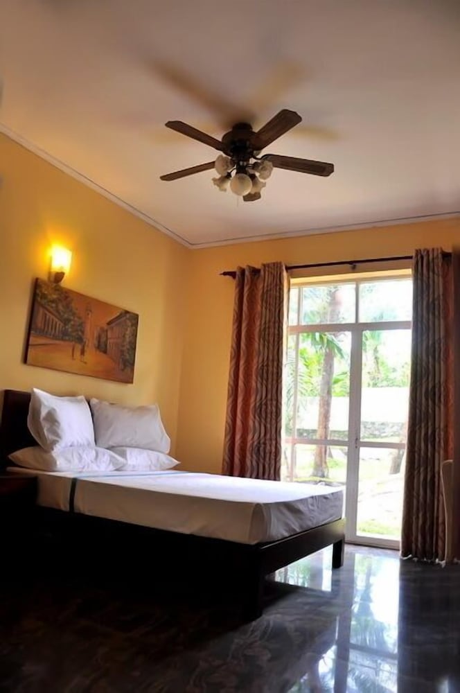 grand 7 hotel thalawathugoda