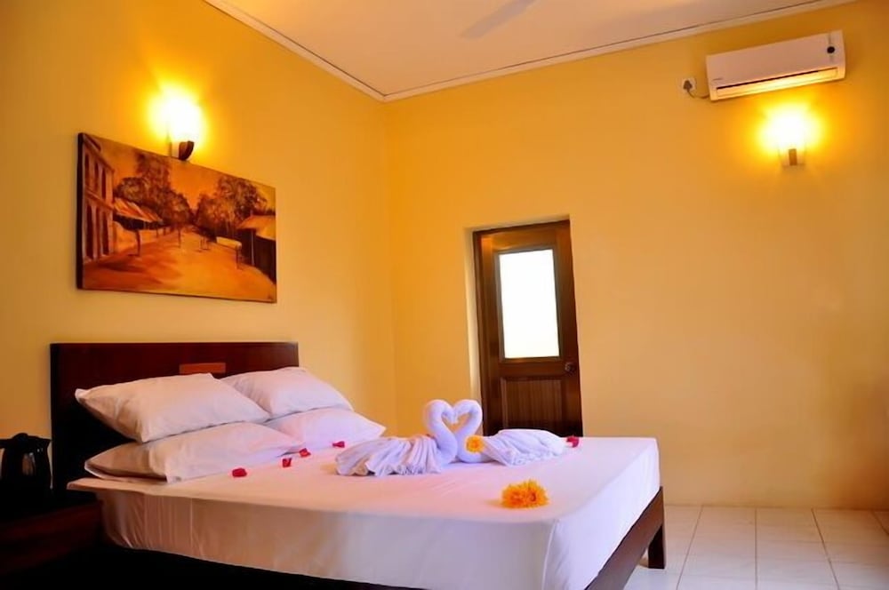 grand 7 hotel thalawathugoda