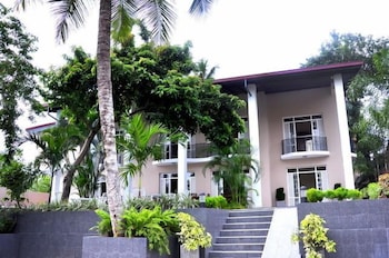 grand 7 hotel thalawathugoda
