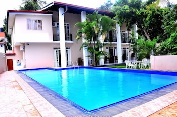 grand 7 hotel thalawathugoda