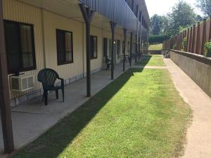 Shemron Suites Hotel,Renfrew>>Deep River,3 star