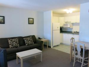 Shemron Suites Hotel,Renfrew>>Deep River,3 star