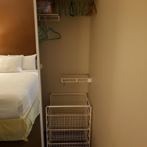 Shemron Suites Hotel,Renfrew>>Deep River,3 star