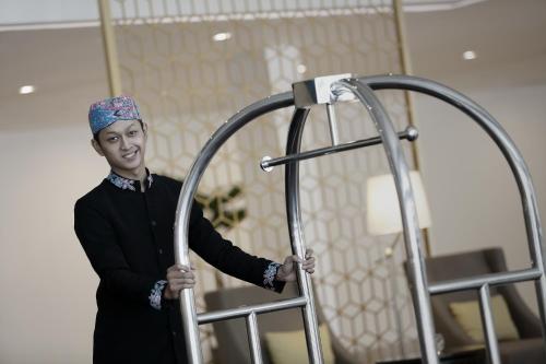 hotel santika kelapa gading