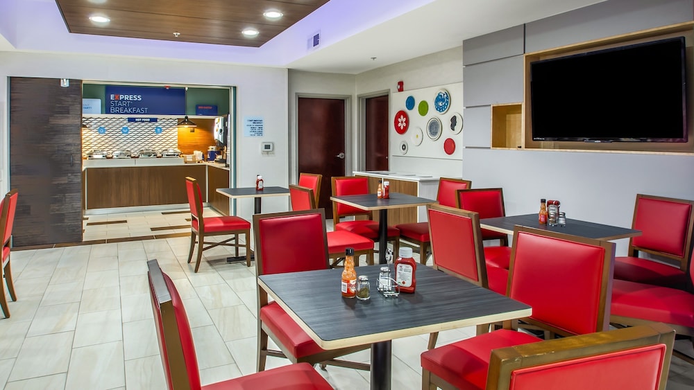 holiday inn express and suites olathe south by ihg