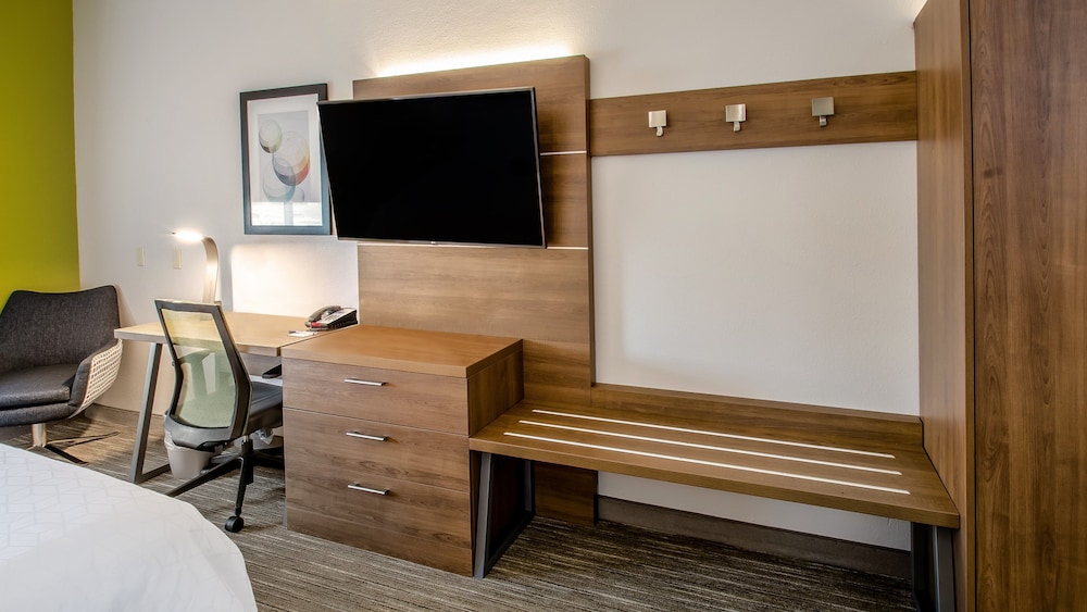 holiday inn express and suites olathe south by ihg