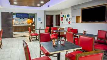 holiday inn express and suites olathe south by ihg