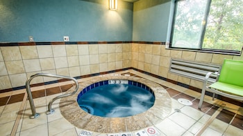 holiday inn express and suites olathe south by ihg