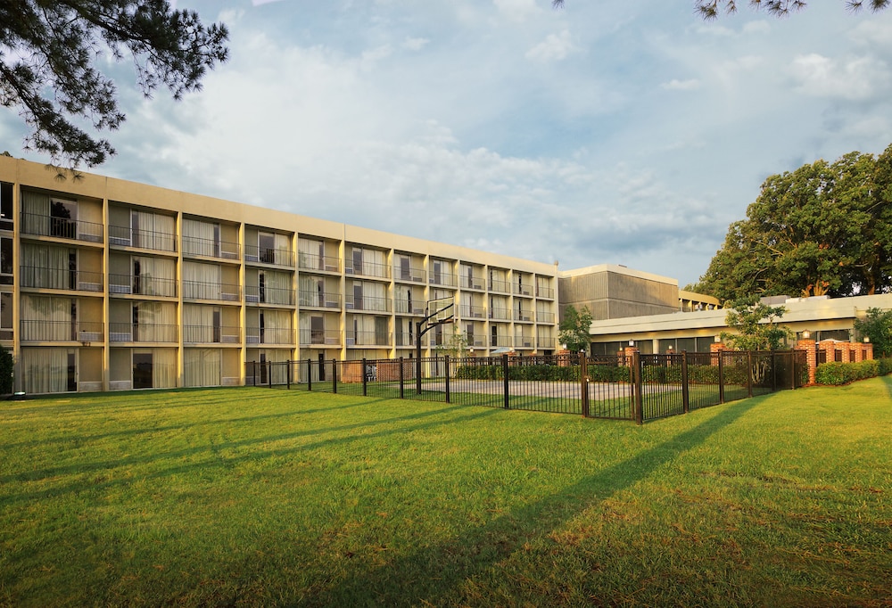 Historic Whispering Woods Hotel & Conference Center,Desoto County>>Bartlett,3 star