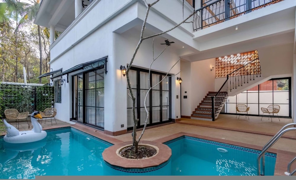 lux 3br villa in siolim 4km to beach wadi house