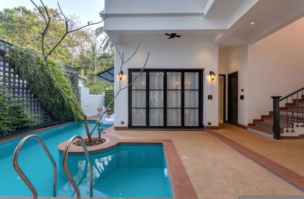 lux 3br villa in siolim 4km to beach wadi house