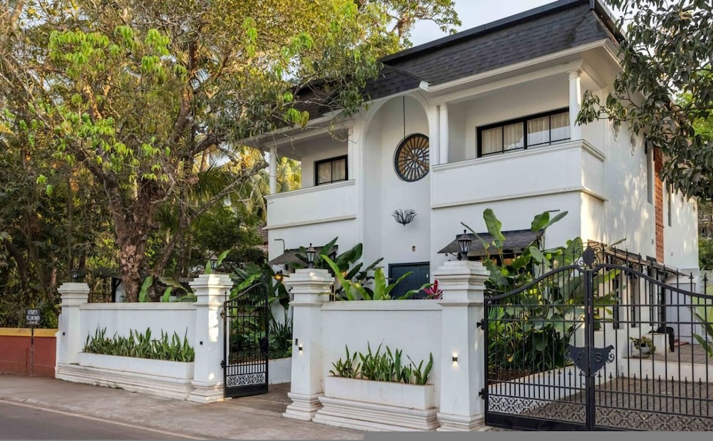 lux 3br villa in siolim 4km to beach wadi house