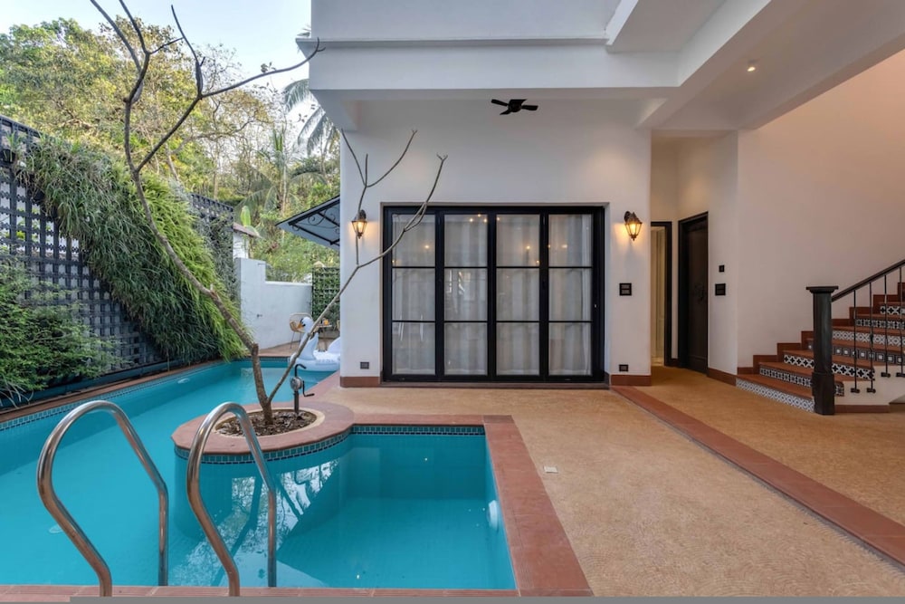 lux 3br villa in siolim 4km to beach wadi house