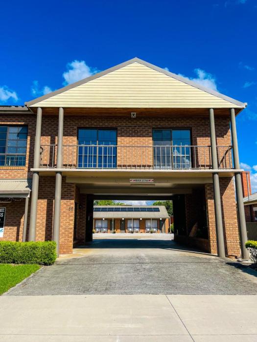 holbrook town centre motor inn