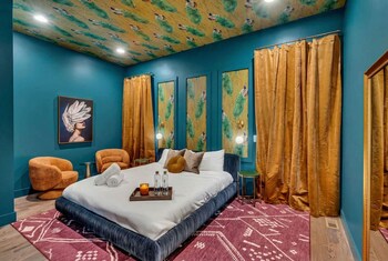 disco lounge double rooftop hot tub nashville