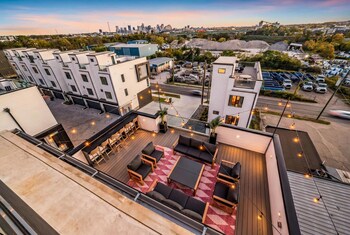 disco lounge double rooftop hot tub nashville